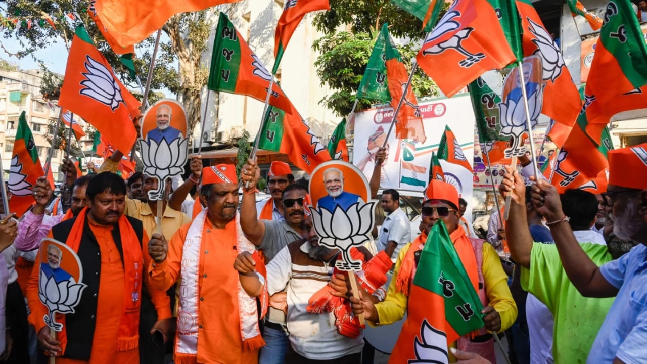 BJP की नई चाल से बढ़ी सपा की टेंशन, 2027 से पहले बदला UP का सियासी गणित