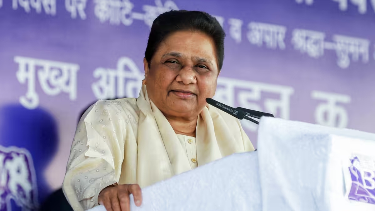2027 से पहले यूपी की राजनीति में बढ़ी नई हलचल, मायावती के बंद दरवाजे से कांग्रेस की बढ़ी बेचैनी?