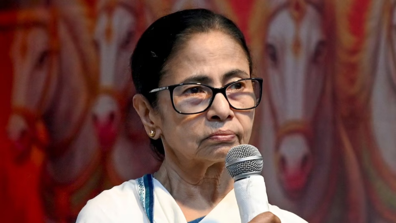 Mamata की टीम से आई ऐसी खबर, बंगाल की सियासत में अचानक क्यों बढ़ गई बेचैनी?