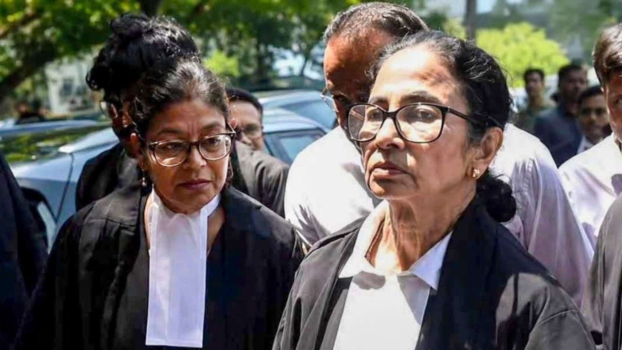 वकील के चोले में पहुंचीं ममता, अदालत में एंट्री के बाद उठे बड़े सवाल, जानिए क्या हुआ ?
