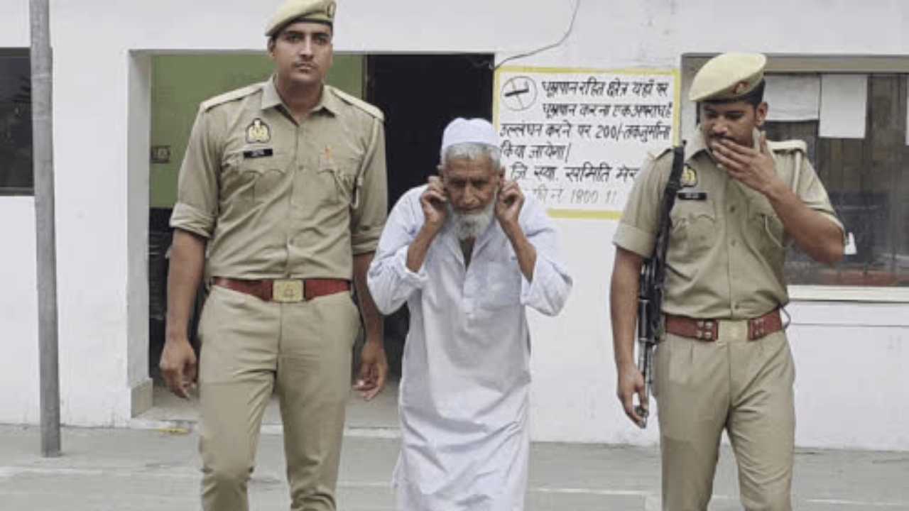 नमाज के दिन मोदी-योगी पर की थी गलत टिप्पणी, वीडियो वायरल होते ही पुलिस ने निकाली गर्मी, किया ऐसा हाल !