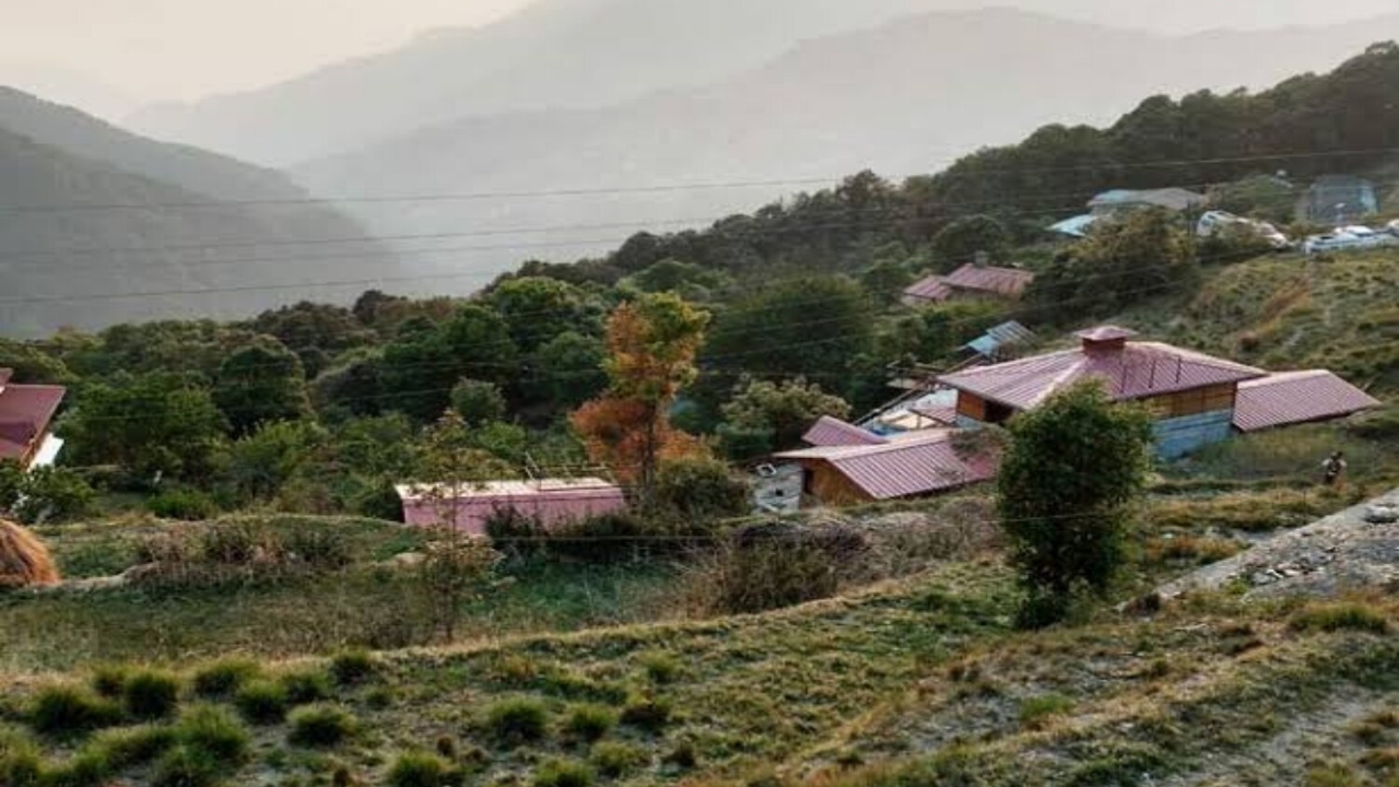 मनाली-नैनीताल में जाम से बढ़ी परेशानी, जानिए गर्मियों में घूमने की 5 शांत और खूबसूरत जगहें
