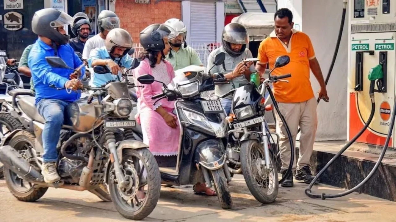 पेट्रोल-डीजल फिर महंगा, क्या लौटेगा 2022 वाला झटका? तेल कंपनियों ने दिया बड़ा संकेत