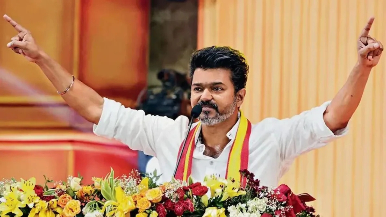 विजय का इस्तीफा और तृषा की एंट्री, तमिलनाडु की एक सीट से बढ़ा सियासी तापमान